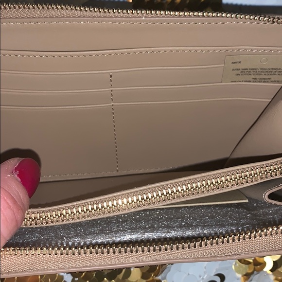 Burberry plaid tan wallet - Picture 6 of 6